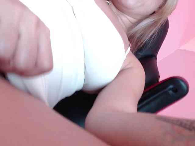 AgathaSmile webcam