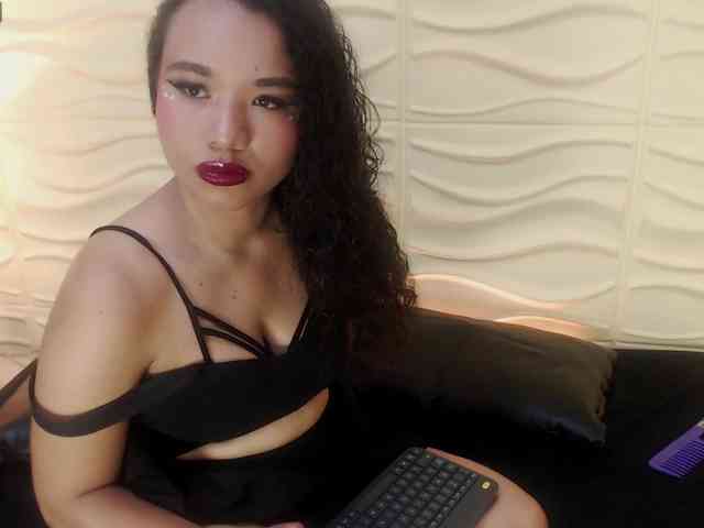 SoniaDevine webcam