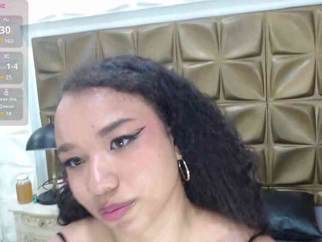 SoniaDevine webcam