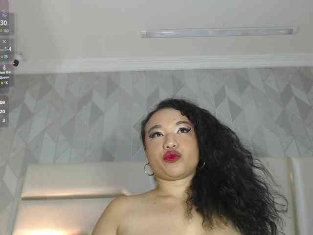 SoniaDevine webcam