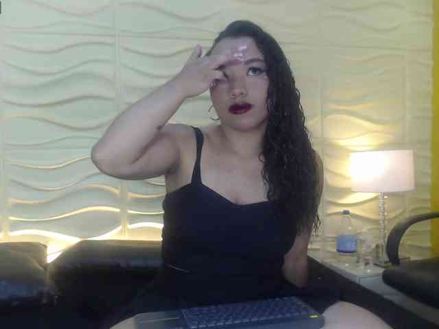 SoniaDevine webcam