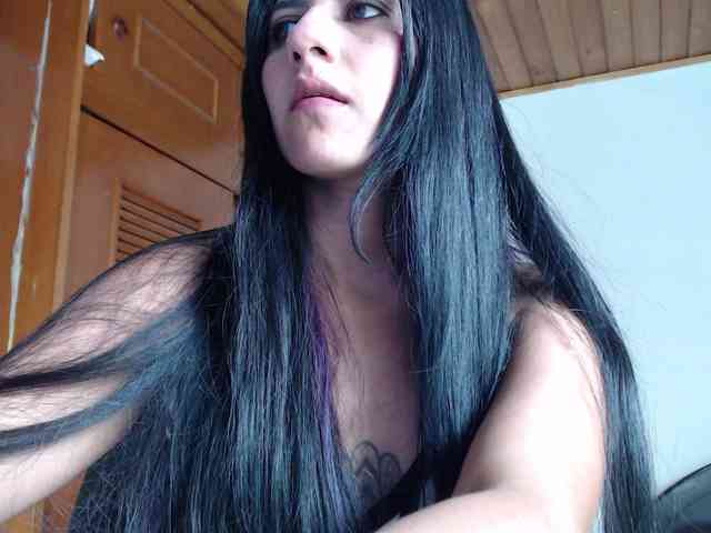 hilari18 webcam
