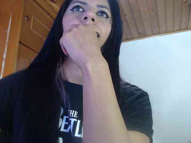 hilari18 webcam