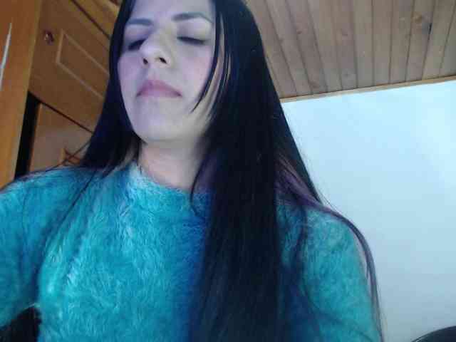 hilari18 webcam
