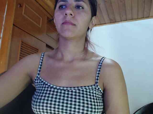 hilari18 webcam