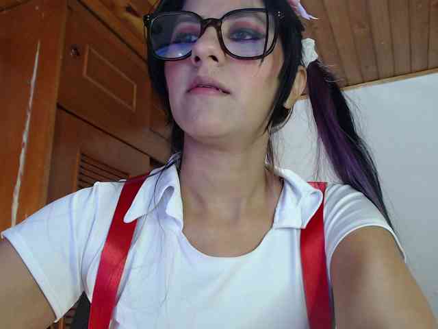 hilari18 webcam