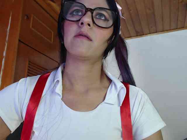 hilari18 webcam