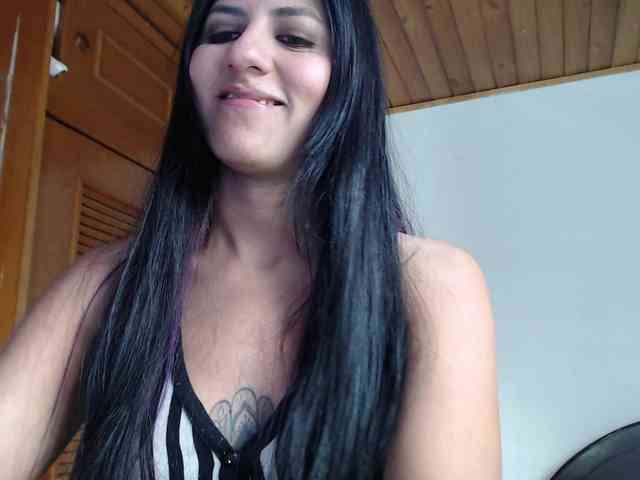hilari18 webcam