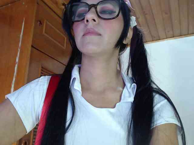 hilari18 webcam