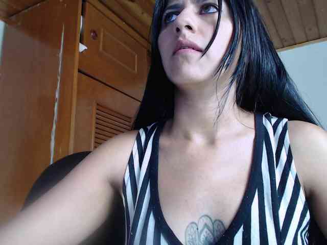 hilari18 webcam