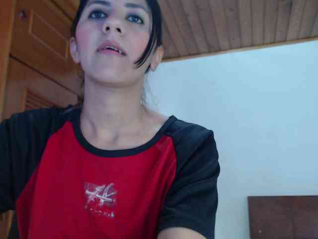 hilari18 webcam