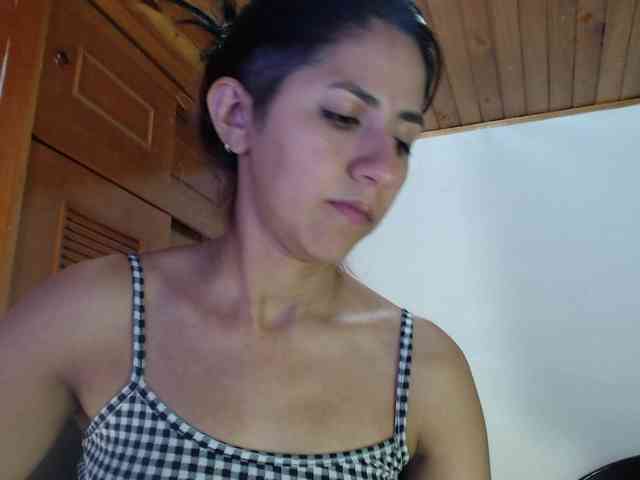 hilari18 webcam