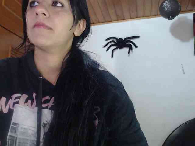 hilari18 webcam