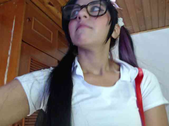 hilari18 webcam