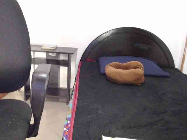 hilari18 webcam