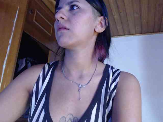 hilari18 webcam