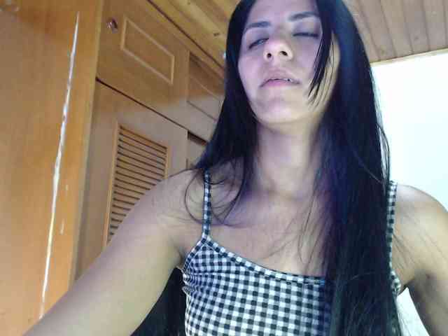 hilari18 webcam