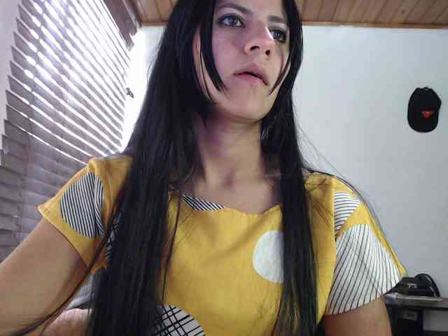 hilari18 webcam