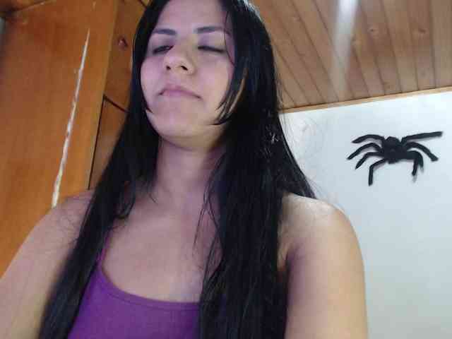hilari18 webcam