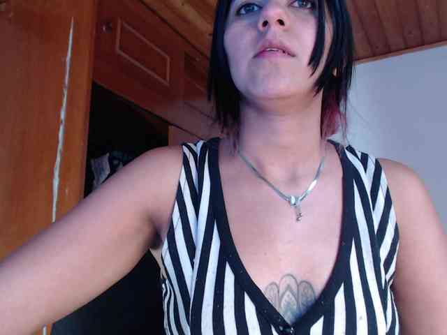 hilari18 webcam