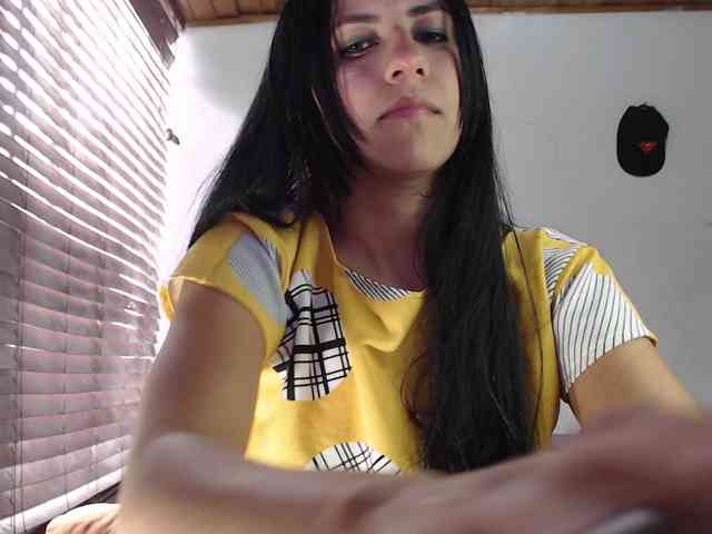 hilari18 webcam