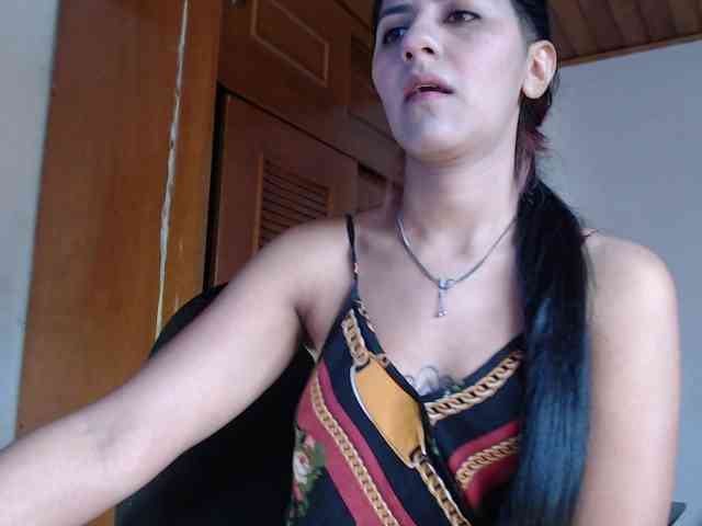 hilari18 webcam