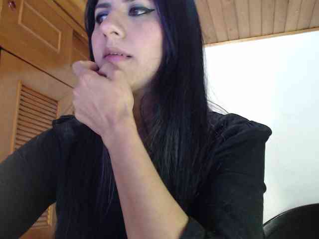 hilari18 webcam