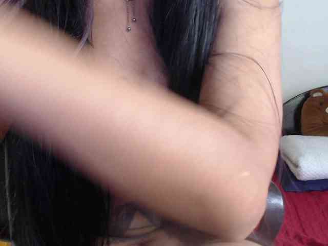 hilari18 webcam