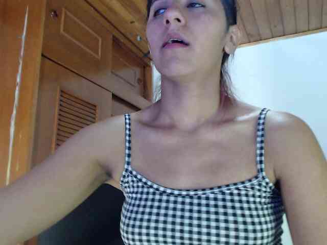hilari18 webcam