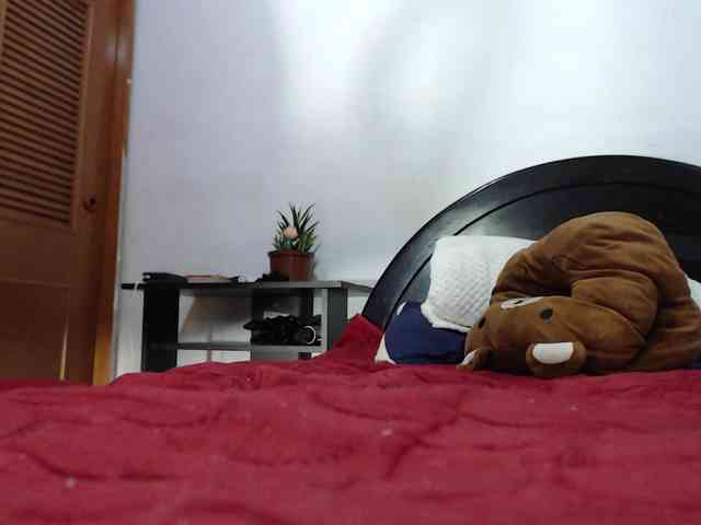 hilari18 webcam