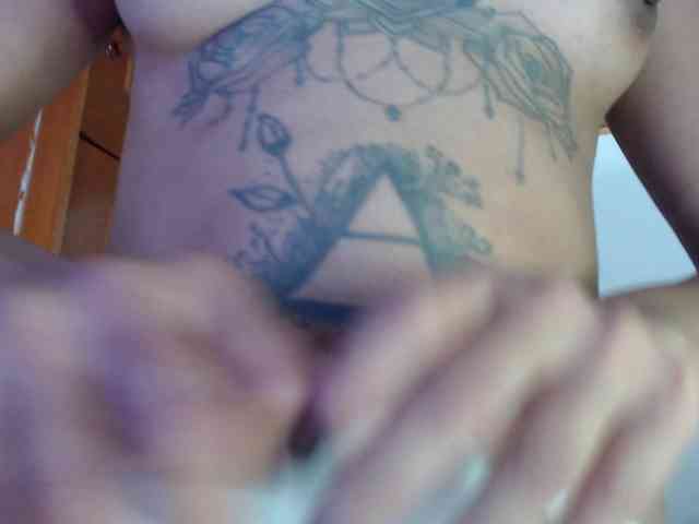 hilari18 webcam