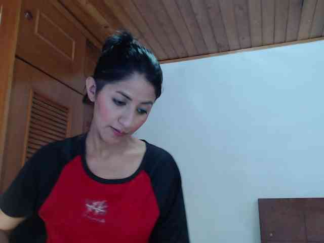 hilari18 webcam