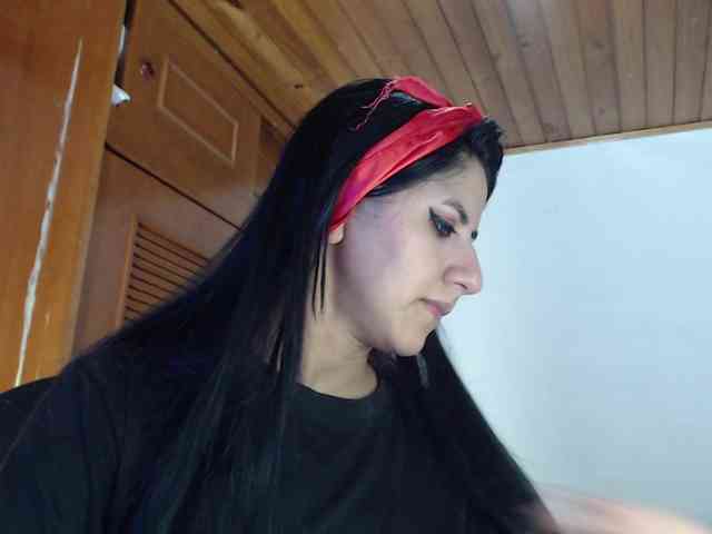 hilari18 webcam