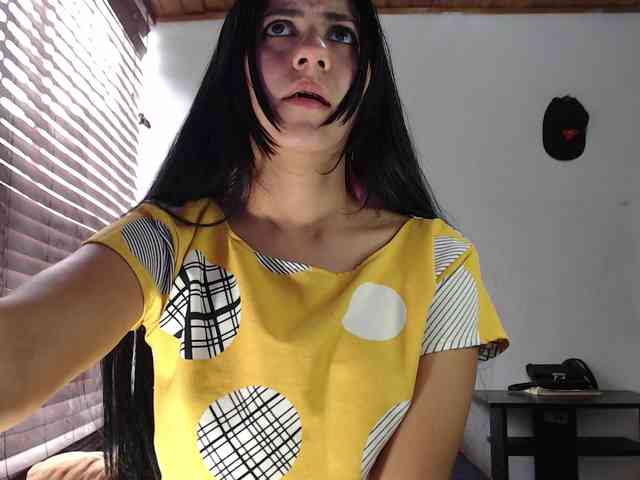 hilari18 webcam