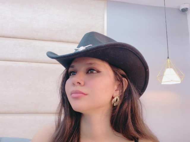 Sex chat gratuit in direct cu RubyScarlett pe BongaCams