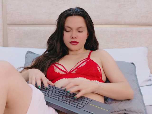 RubyScarlett's BongaCams show and profile