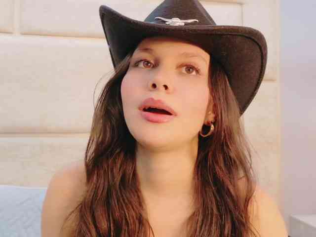 RubyScarlett Live Webcam on BongaCams