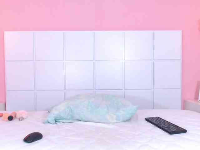 AnieDemond webcam