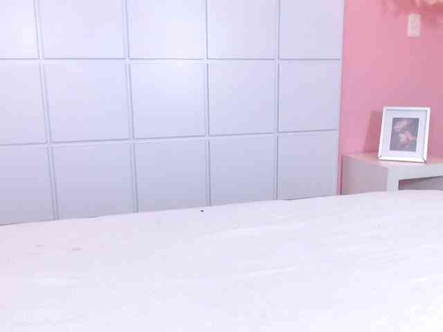 AnieDemond webcam
