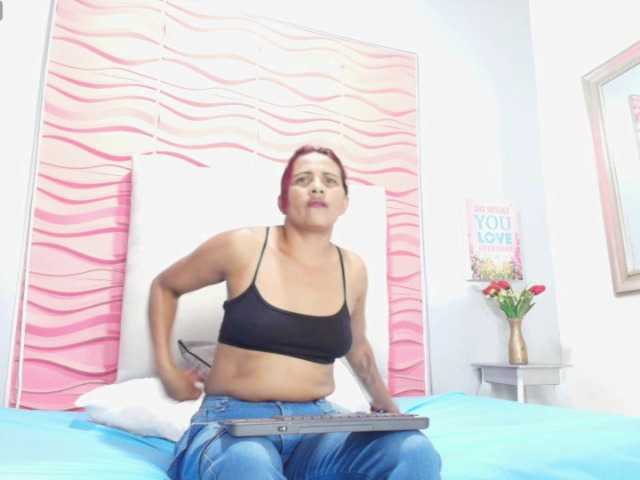  LuciaSpear chat room