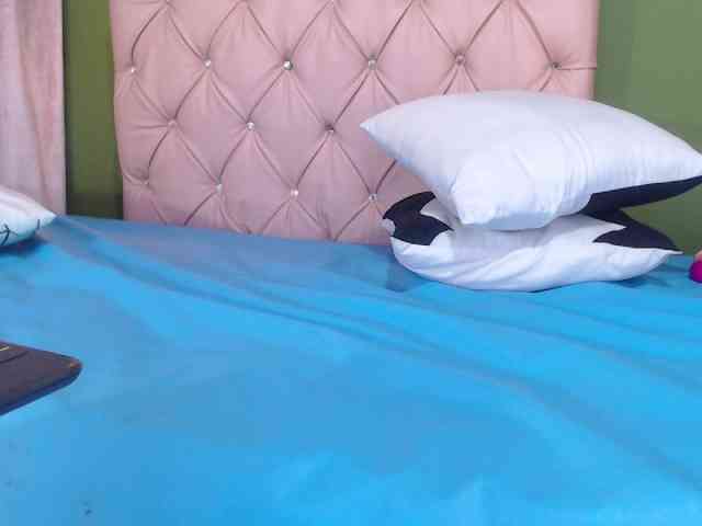 LuciaSpear webcam