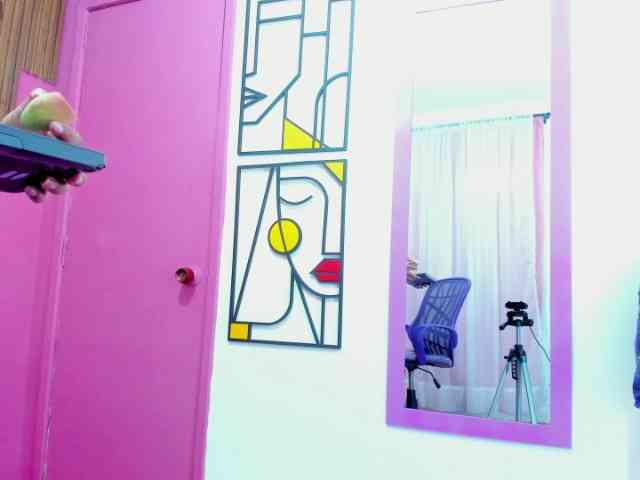 LuciaSpear webcam