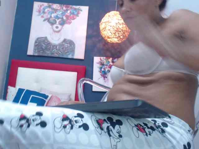 LuciaSpear webcam