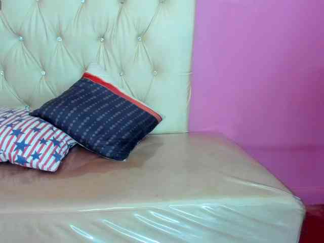 LuciaSpear webcam