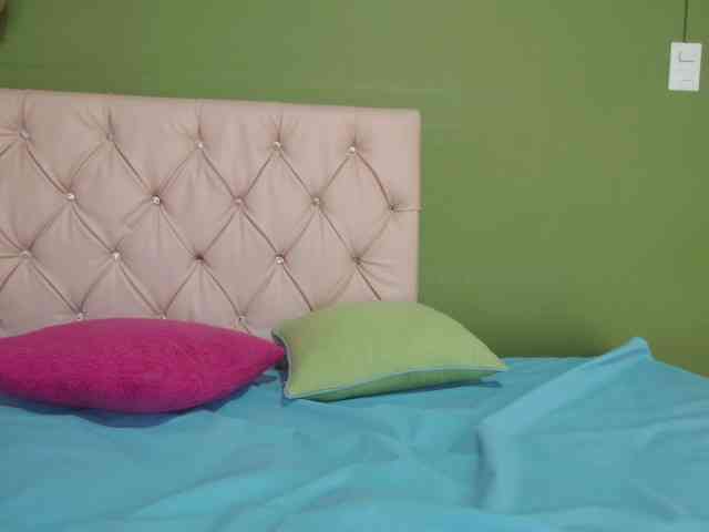 LuciaSpear webcam