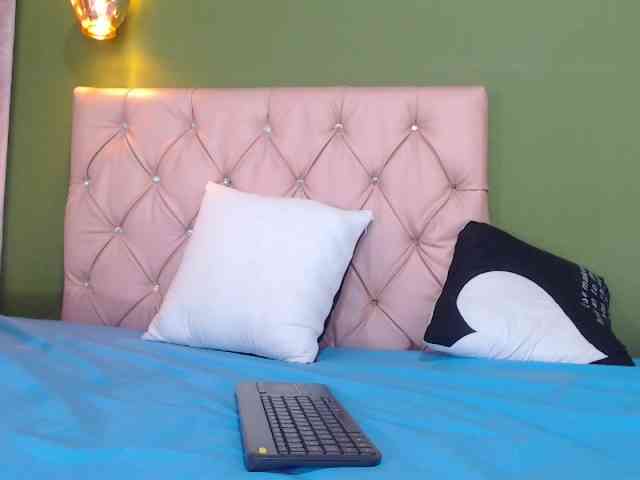 LuciaSpear webcam