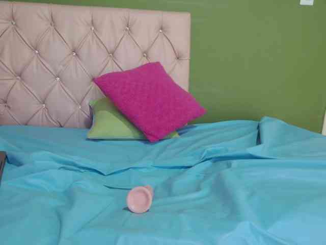 LuciaSpear webcam