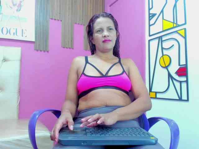LuciaSpear webcam