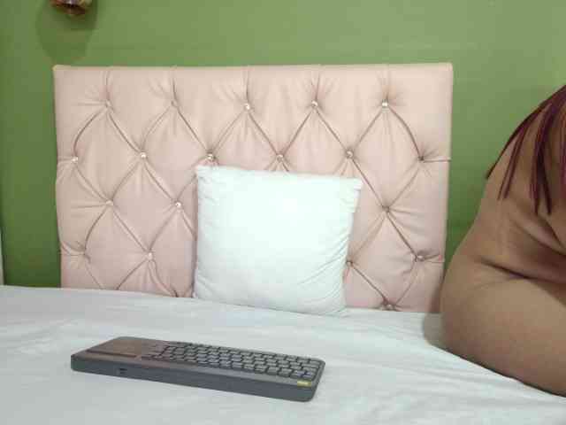 LuciaSpear webcam