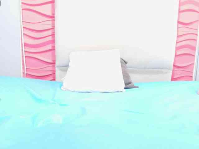 LuciaSpear webcam